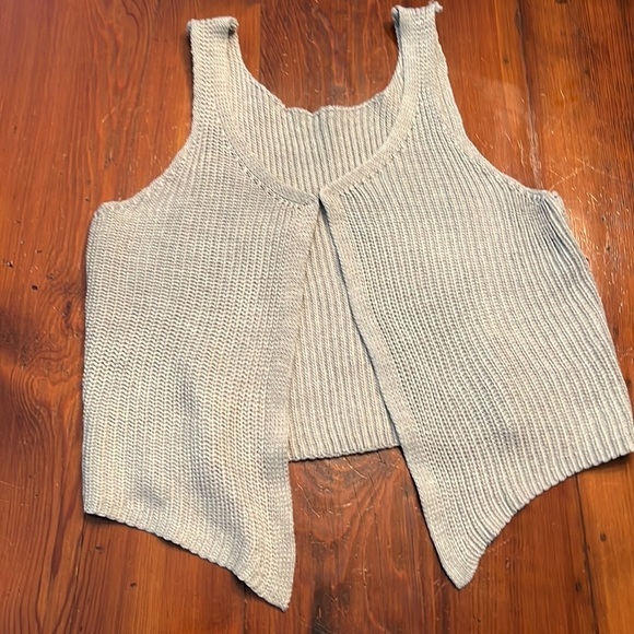 Grey knit sweater sleeveless top size medium - Picture 2 of 5